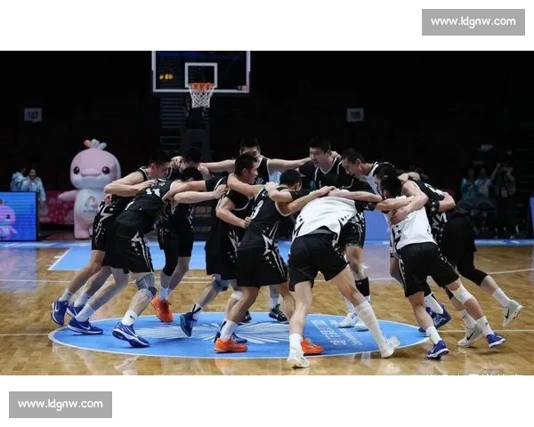 篮球比赛惊心动魄逆转胜利精彩时刻全程回顾球队拼搏精神与关键时刻表现